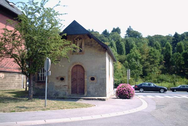Chapelle rue du Lac
Chapelle de la rue du Lac à Saint-Avold.
Photographie personnelle, libre de tous droits.
Mots-clés: Chapelle rue du Lac Saint-Avold