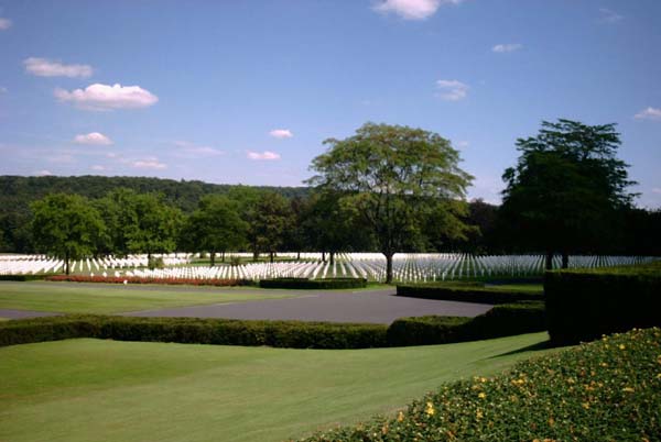 Cimetière américain de Saint-Avold
Vue d'ensemble du cimetière américain...Impressionnant le sacrifice des ces hommes venus des Etats Unis pour mourrir et rester pour l'éternité sur le sol Français.
Photographie personnelle, libre de tous droits.
Mots-clés: cimetière américain rue Lafayette-ville Saint-Avold