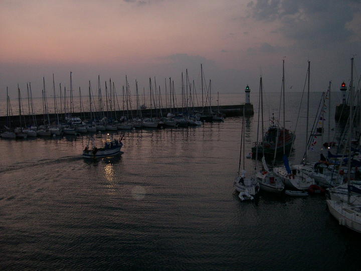 le port du Palais :: Belle-Ile-en-Mer
il est 5h, Le Palais se lève...
Mots-clés: Bretagne Morbihan Belle-Ile-en-Mer