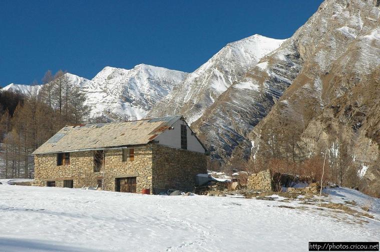 Ruine sous le Parpaillon
Ruine sous le mont parpaillon a la station de Ste Anne la Condamine
Mots-clés: la condamine parpaillon ruine neige alpes cricou photo