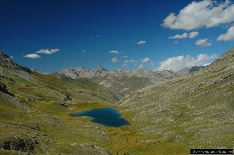 Lac du Lauzanier
Lac du lauzanier au dessus du col de larches vu d'en haut 
Mots-clés: Lauzanier