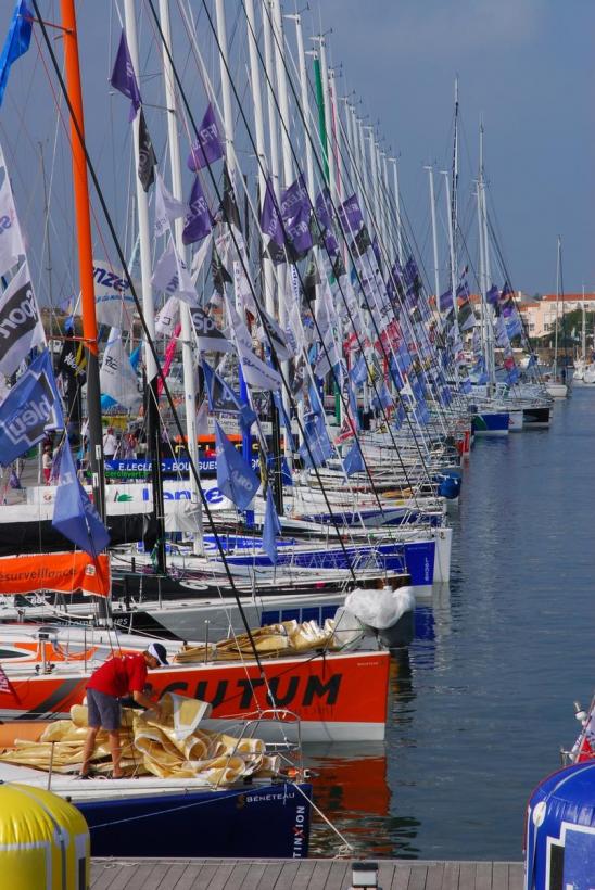 Course Afflelou - Le Figaro
Les Sables d'Olonne
Mots-clés: bâteau course nautique port