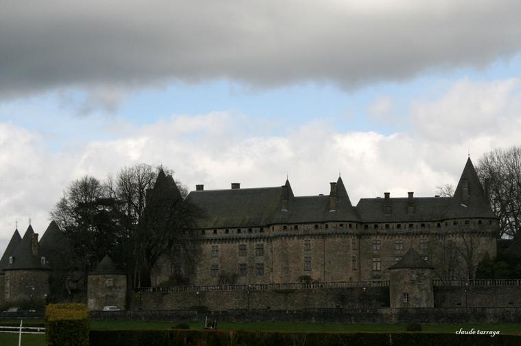 Vue du chateau Arnac Pompadour
Différente vue d'Arnac-Pompadour, le chateau, l'hippodrome, et les villages des alentours Troche, Vigeois
