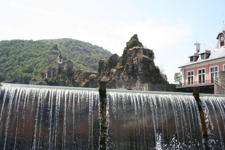  Ambialet chute sur barrage
chute d'eau
