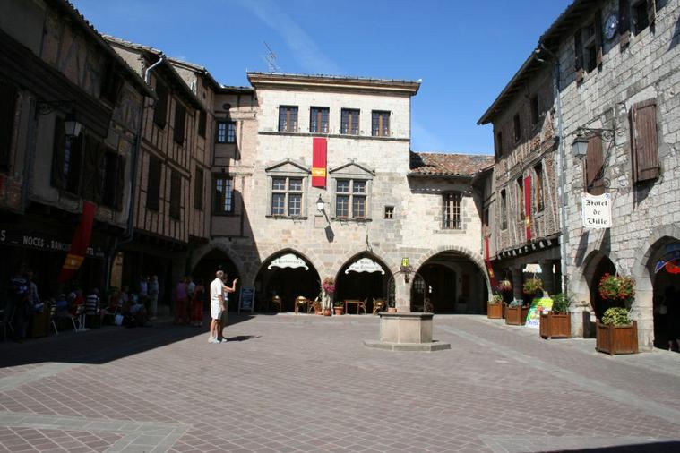 Castelnau de Montmirail place des consuls
place des consuls
