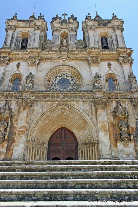 Façade baroque du  monastère de Santa Maria de Alcobaça - Portugal