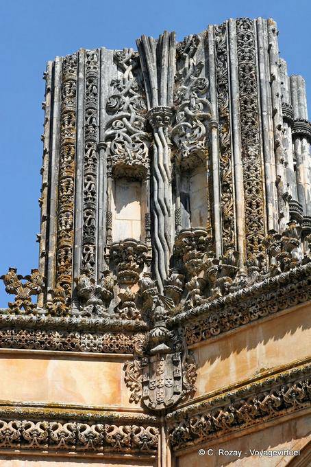 Batalha, pilier ciselé et inachevé de style Manuélin - Portugal