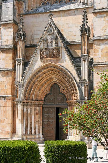 Le portail du transept, monastère de Santa Maria da Vitoria, Batalha - Portugal