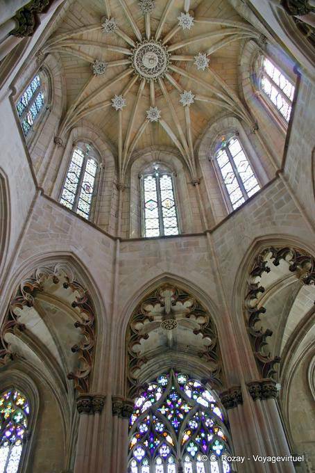 La coupole de l'église, vue de l'intérieur, Batalha - Portugal