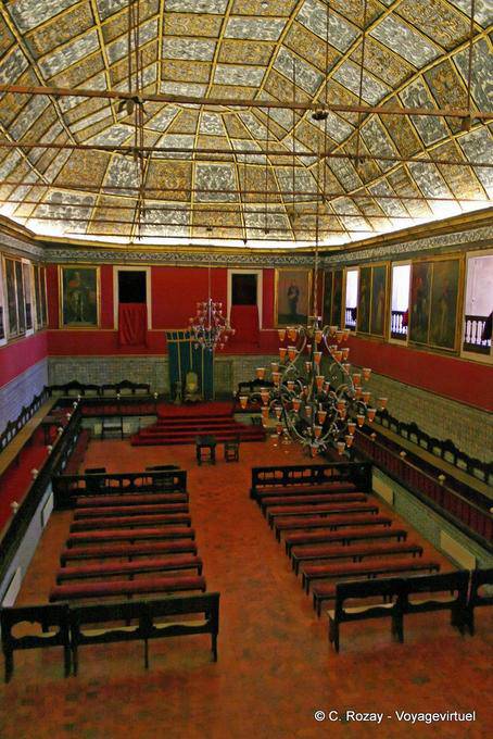 Sala dos Capelos ou Grande salle des Actes, hall principal de l' Université de Coimbra - Portugal