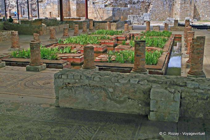 Conimbriga, Péristyle de la maison des jets d'eau - Portugal