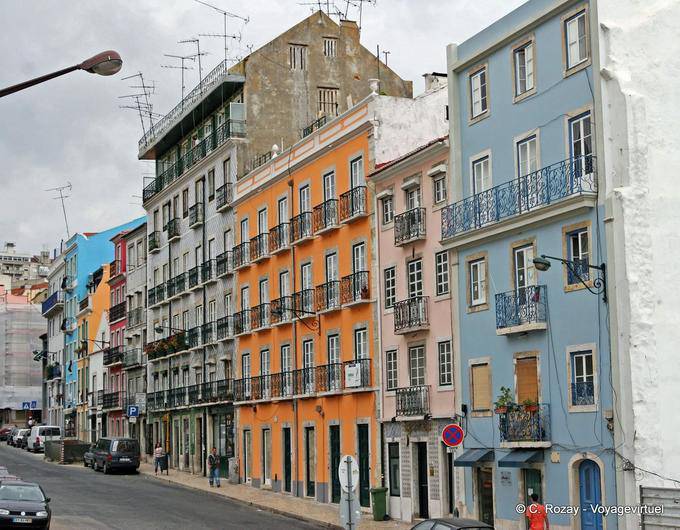 Maisons en couleurs, rue de São Bento, Estrela, Lisbonne - Portugal