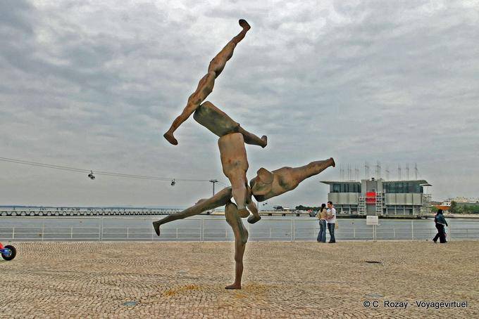 Rhizome, sculpture en fer d'Antony Gormley, Parque das Nações, Lisbonne - Portugal