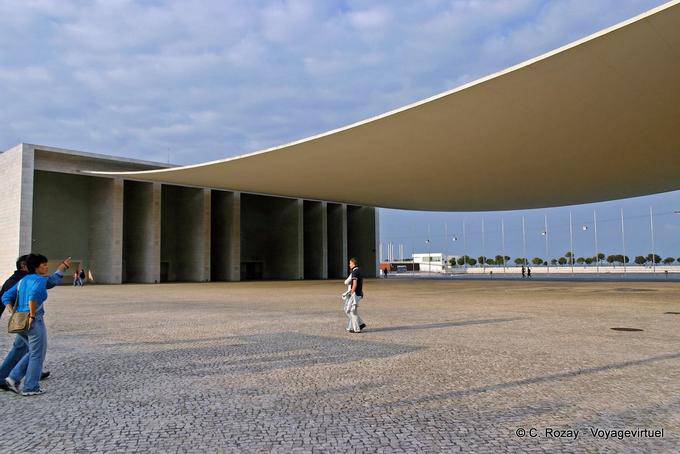 Le voile de béton du pavillon du Portugal de l'Expo 98, Nações, Lisbonne - Portugal