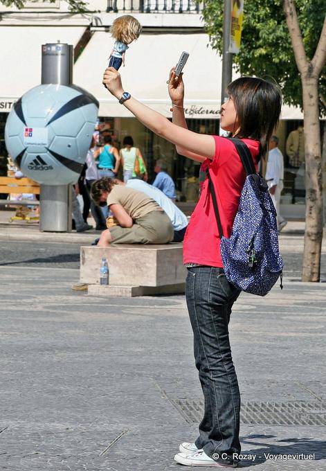 Poupée japonaise, délire de touriste, Rossio, Lisbonne - Portugal