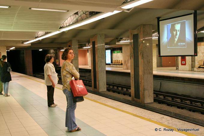 Le quai du métro Restauradores, Rossio, Lisbonne - Portugal