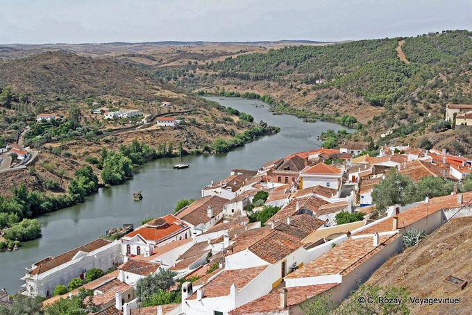 Panorama sur Mértola et le rio Guadiana - Portugal