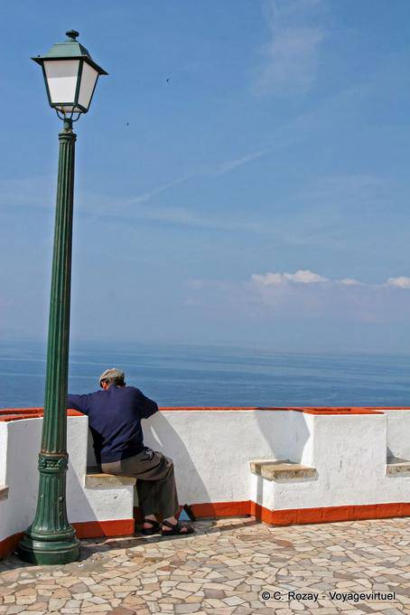 L'attente, promontoire de Sitio, Nazaré - Portugal