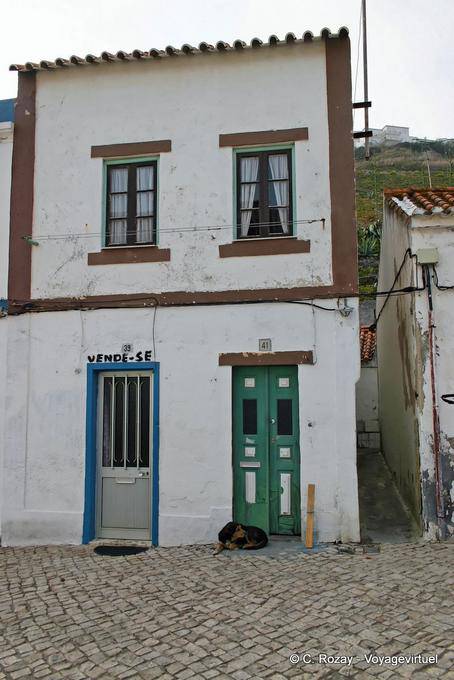 Vende-se, maison typique à vendre, Nazaré - Portugal