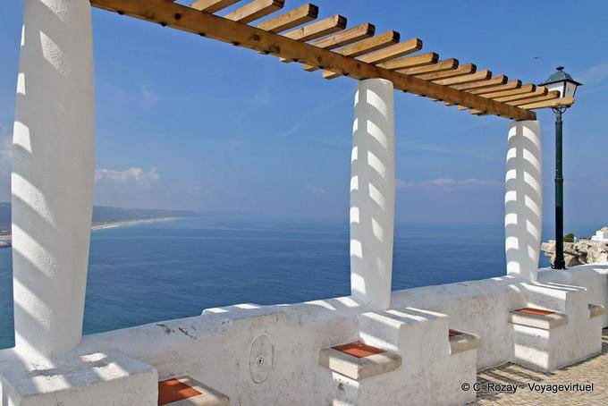 Ombre et lumière, promenade du Sitio, Nazaré - Portugal