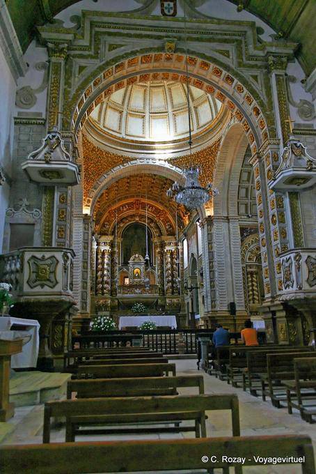 La nef unique de l'église de Nossa Senhora, Nazaré - Portugal