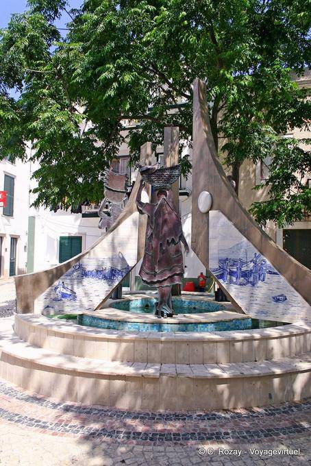Une fontaine moderne, Nazaré - Portugal