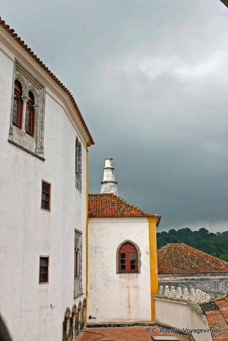 Nuages sur un cheminée du Palais National, Sintra - Portugal