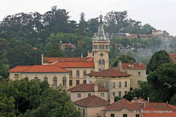 La tour de l'hôtel de ville et les maisons, Sintra - Portugal