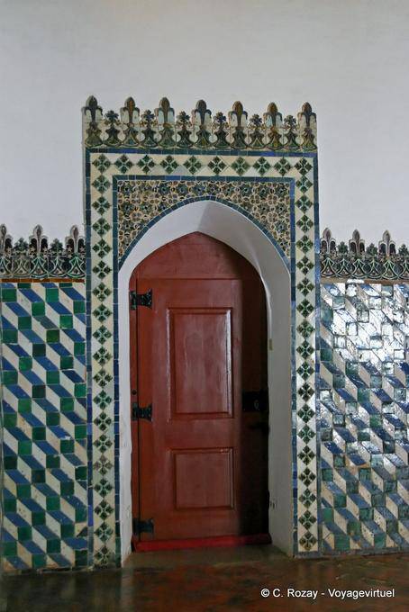 Les faïences murales et autour d'un porte, Palais National, Sintra - Portugal