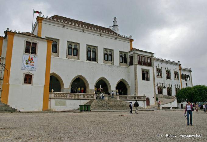 Palacio Nacional de Sintra, autre vue sur la façade datant du XIVème siècle - Portugal