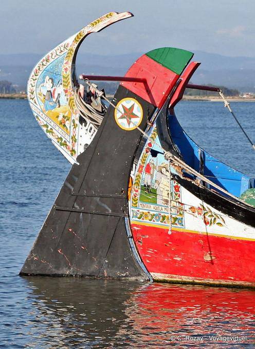 Poupe et proue peintes des barques de Torreira - Portugal