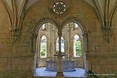 La fontaine pentagonale dans le cloître, monastère d'Alcobaça, Portugal.