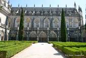 Le Jardin central du Monastère Santa Maria da Vitoria, Batalha, Portugal.