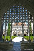 Architecture des claires-voies du cloître et jardin, Batalha, Portugal.