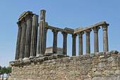 Évora, une autre vue du Temple romain, Portugal.