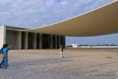 Le voile de béton du pavillon du Portugal de l'Expo 98, Nações, Lisbonne, Portugal.