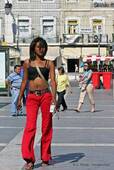 La belle de passage, Praça Figueira, Lisbonne, Portugal.