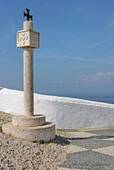 Croix er armoiries sur le ciel, Nazaré, Portugal.