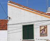 Sitio, azulejos sur un mur représentant Jésus portant la croix, Nazaré, Portugal.