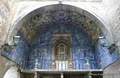 Les mosaïques bleues et blanches (1750), Porte de la ville, Óbidos, Portugal.