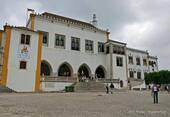Palacio Nacional de Sintra, autre vue sur la façade datant du XIVème siècle, Portugal.