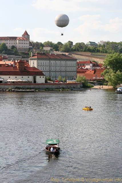 Ballon sur la Vltava - Prague, République Tchèque