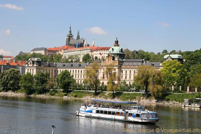 Bateau-mouche sur la Vltava - Prague, République Tchèque