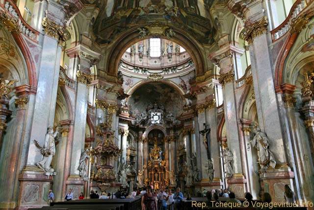 Décoration de la nef, Église Saint-Nicolas (Kostel sv. Mikuláše), Malá Strana - Prague, République Tchèque