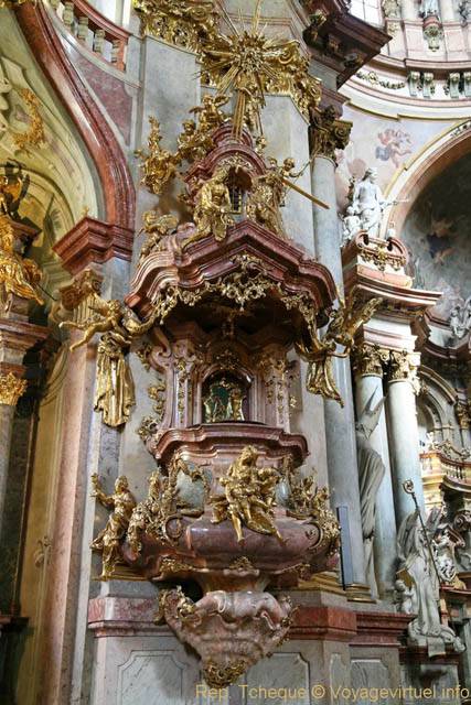 Une chaire extravagante, Église Saint-Nicolas (Kostel sv. Mikuláše), Malá Strana - Prague, République Tchèque