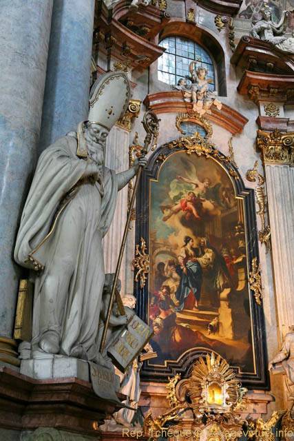 Statue de Saint-Basile, Église Saint-Nicolas (Kostel sv. Mikuláše), Malá Strana - Prague, République Tchèque