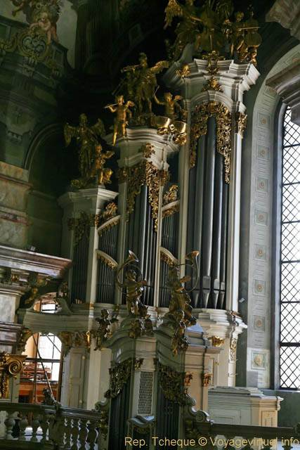Gros plan sur les orgues de la moitié du XVIIIe siècle, Église Saint-Nicolas (Kostel sv. Mikuláše), Malá Strana - Prague, République Tchèque