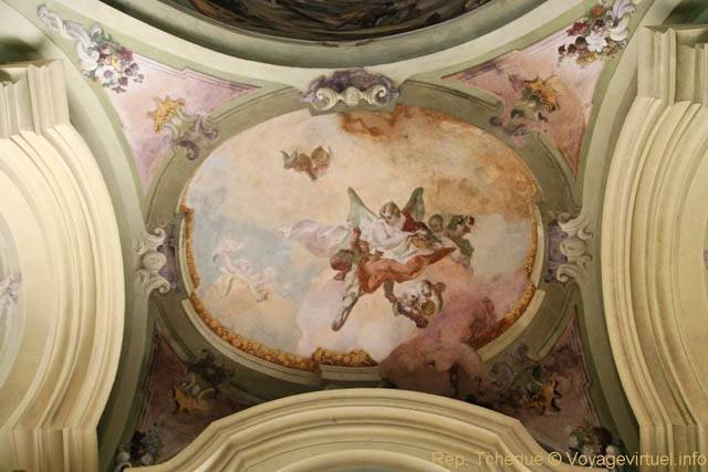 Angelots peints au plafond, Église Saint-Nicolas (Kostel sv. Mikuláše), Malá Strana - Prague, République Tchèque