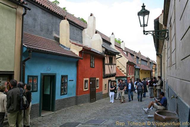 Promenade dans la Ruelle d'Or, Zlata Ulicka, (Prazsky Hrad) - Prague, République Tchèque