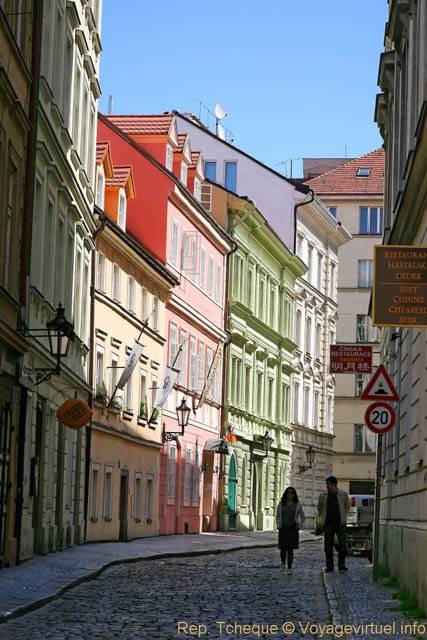 Hastalske Namesti, une ruelle pavée - Prague, République Tchèque